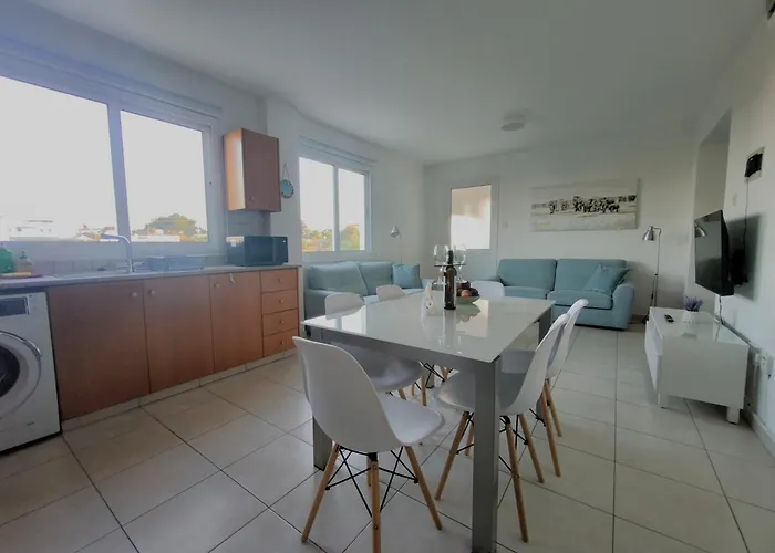 Pantelia * Paralimni